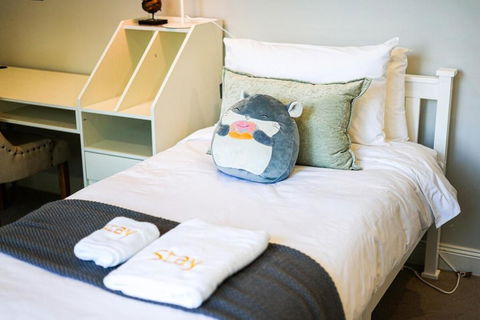 StayAU Spacious 4BR Family Home In Surrey Hills - Accommodation Tasmania 1