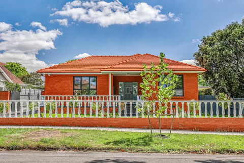 StayAU Spacious 4BR Family Home In Surrey Hills - Accommodation Tasmania 2