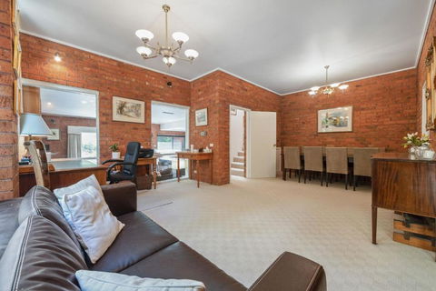 Surrey On The Park - Accommodation Tasmania 3