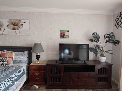 Sweet Home By The Golf Course - Accommodation Tasmania 2