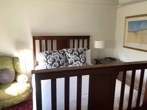 The Corner Hotel Alexandra - Accommodation Tasmania 3