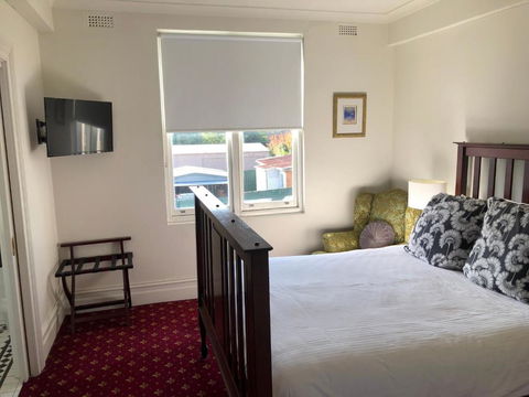 The Corner Hotel Alexandra - Accommodation Tasmania 1