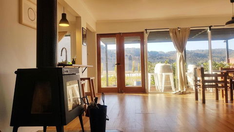 The Harvest, Ese Vineyard Cottage - Accommodation Tasmania 2