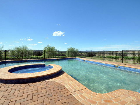 Beggars Bridge Vineyard Homestead W/ Pool + Wifi + Tennis + Vineyard - Accommodation Tasmania 0