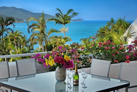 Bella Azure Two Bedroom Two Bathroom Spacious Ocean-view Apartment With Golf Buggy - Accommodation Tasmania 0