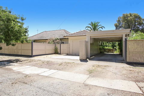 Benson House & Benson Lodge - Accommodation Tasmania 2