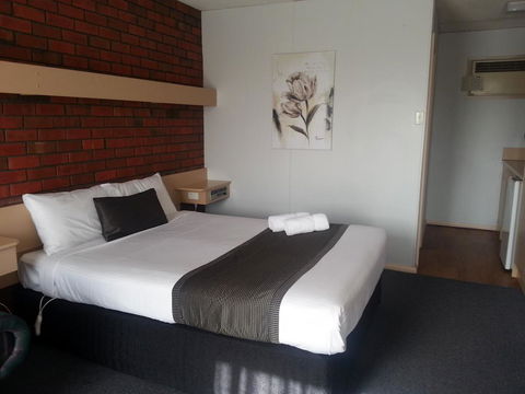 Big Valley Lakeside Paradise Motor Inn - Accommodation Tasmania 1