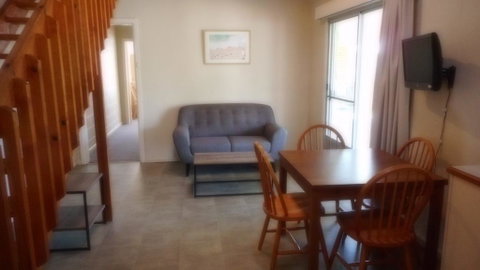 Billungar Unit 1 At Hat Head - Accommodation Tasmania 2