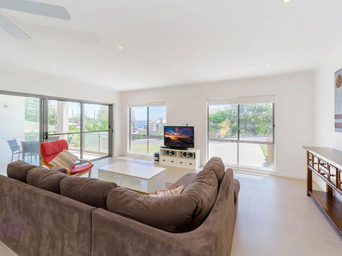 Bimbadeen Unit 3 - Across From The Beach - Lift In Complex - Accommodation Tasmania 2