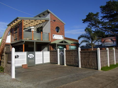 Black Dolphin Waterfront Apartment - Accommodation Tasmania 1