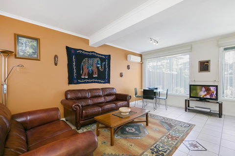 Black Dolphin Waterfront Apartment - Accommodation Tasmania 0