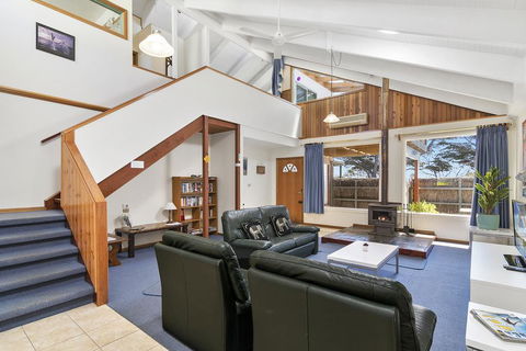Black Dolphin Waterfront Townhouse - Bay Views - Accommodation Tasmania 0