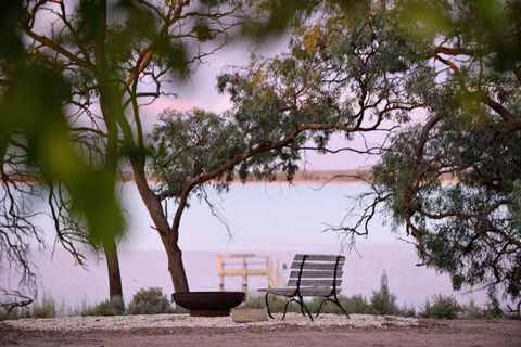 The Jetty Hut - Lake Frontage Barmera Riverland - Accommodation Tasmania 0