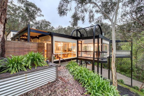 The Treehouse - Accommodation Tasmania 0