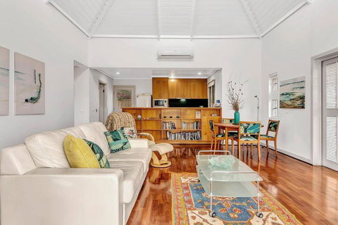 Time And Tide Beach Cottage On The Esplanade - Accommodation Tasmania 0
