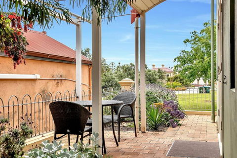 Time And Tide Beach Cottage On The Esplanade - Accommodation Tasmania 1
