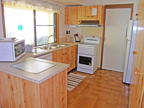 WARR4C - Home Away - Accommodation Tasmania 1