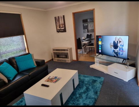 WI -FI- Netflix- Super Comfy 3 Bedroom Home With Massive 21Metre Driveway Space For Boat Or Caravan - Accommodation Tasmania 1