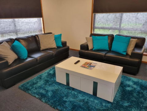 WI -FI- Netflix- Super Comfy 3 Bedroom Home With Massive 21Metre Driveway Space For Boat Or Caravan - Accommodation Tasmania 2