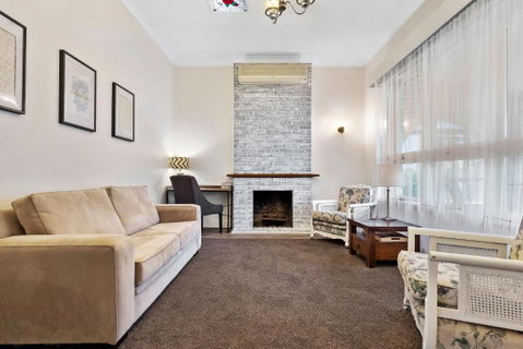 White On Wright Clare - Accommodation Tasmania 3