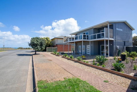 Xanadu - Aldinga Beach - C21 SouthCoast Holidays - Accommodation Tasmania 1
