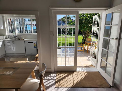 WOW - King Beds, Huge Yard, New Reno, Close To Beach, Private, Level No Stairs - Accommodation Tasmania 3