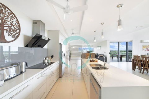 ZEN LUXURY: 2-Story 4-BR Penthouse In Darwin City With Mindal Markets & Harbour Views - Accommodation Tasmania 0