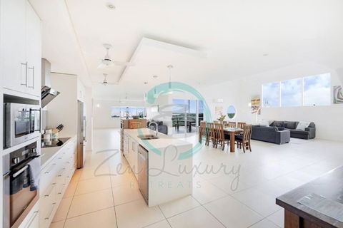 ZEN LUXURY: 2-Story 4-BR Penthouse In Darwin City With Mindal Markets & Harbour Views - Accommodation Tasmania 2