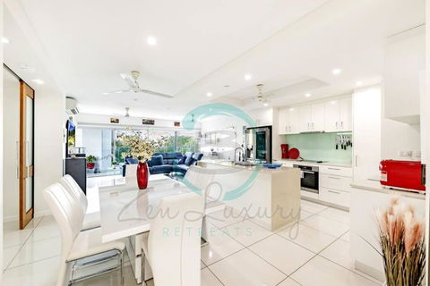 ZEN Tree Blossom: 3-BR Luxury Apt Near Waterfront - Accommodation Tasmania 0