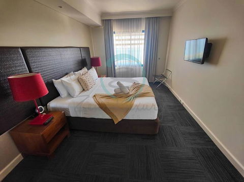 ZEN88 ESPLANADE: 1-BR Top Floor Ocean View Suite - Accommodation Tasmania 1