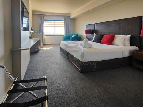 ZEN88 ESPLANADE: Hotel Suite W/ Ocean/Sunset Views - Accommodation Tasmania 1
