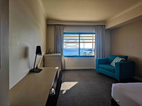 ZEN88 ESPLANADE: Hotel Suite W/ Ocean/Sunset Views - Accommodation Tasmania 3