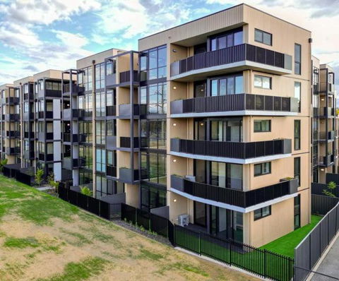 ZMITH Apartment - BROOKE, - Near AIS, GIO Stadium, UC, & Nth - Canberra Hospital - Accommodation Tasmania 2