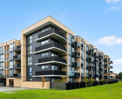 ZMITH Apartment - BROOKE, - Near AIS, GIO Stadium, UC, & Nth - Canberra Hospital - Accommodation Tasmania 1