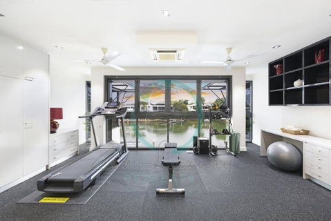 ZenLux: 4BR Bayview Mansion Infinity Pool + Cinema - Accommodation Tasmania 2