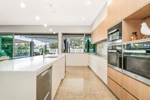 ZenLux Massive 5-BR Holiday Home - Pool - BBQ - Accommodation Tasmania 1