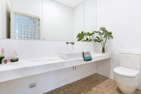 ZenLux Massive 5-BR Holiday Home - Pool - BBQ - Accommodation Tasmania 3