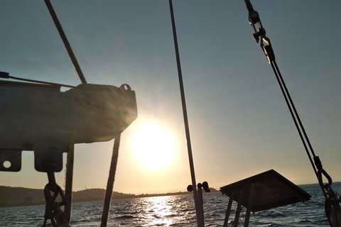 Townsville Small Group Early Morning Sailing Cruise Boat Tour Charter Hire - Accommodation Tasmania 5