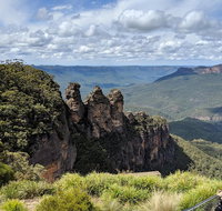 Blue Mountains Private Tour - wild kangaroos waterfalls and The Three Sisters - Accommodation Tasmania
