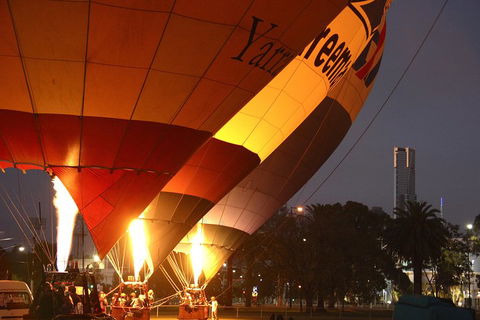 Melbourne Sunrise Balloon Flight & Champagne Breakfast - Accommodation Tasmania 2