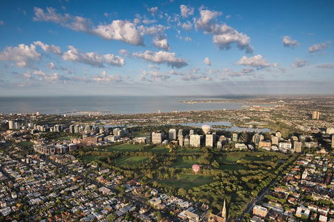Melbourne Sunrise Balloon Flight & Champagne Breakfast - Accommodation Tasmania 3