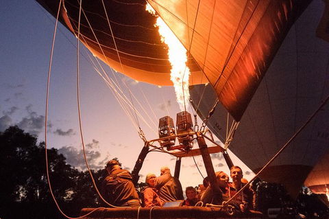 Melbourne Sunrise Balloon Flight & Champagne Breakfast - Accommodation Tasmania 4